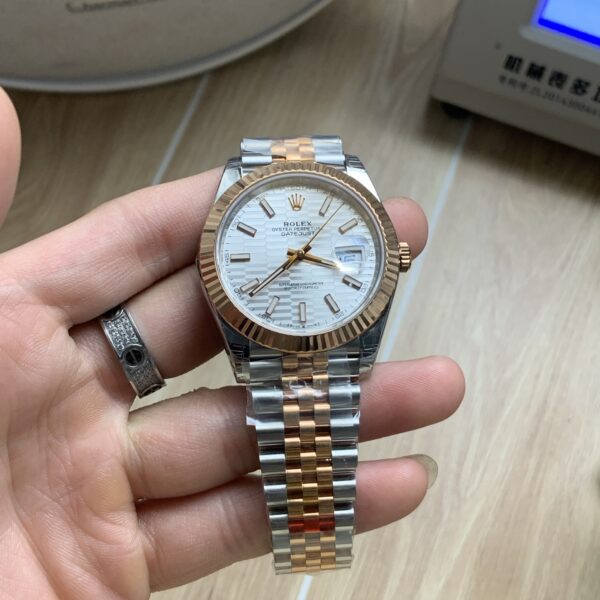 VS Factory Rolex Datejust 41mm Two-Tone Rose Gold Silver Fluted Motif Dial Jubilee Bracelet (126331) 1:1 Super Clone – DD3235 Movement