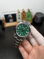 VS Factory Rolex Oyster Perpetual 41mm “Rolex Green” Lacquer Dial Smooth Bezel Oyster Bracelet (124300) 1:1 Super Clone – DD3230 Movement - Image 3