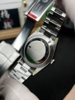 VS Factory Rolex Oyster Perpetual 41mm “Rolex Green” Lacquer Dial Smooth Bezel Oyster Bracelet (124300) 1:1 Super Clone – DD3230 Movement - Image 7