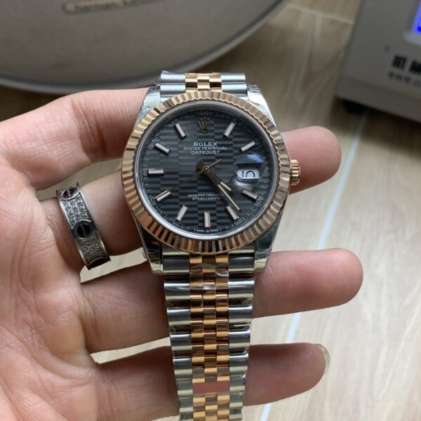 VS Factory Rolex Datejust 41mm Two-Tone Rose Gold Slate Black Fluted Motif Dial Jubilee Bracelet (126331) 1:1 Super Clone – DD3235 Movement