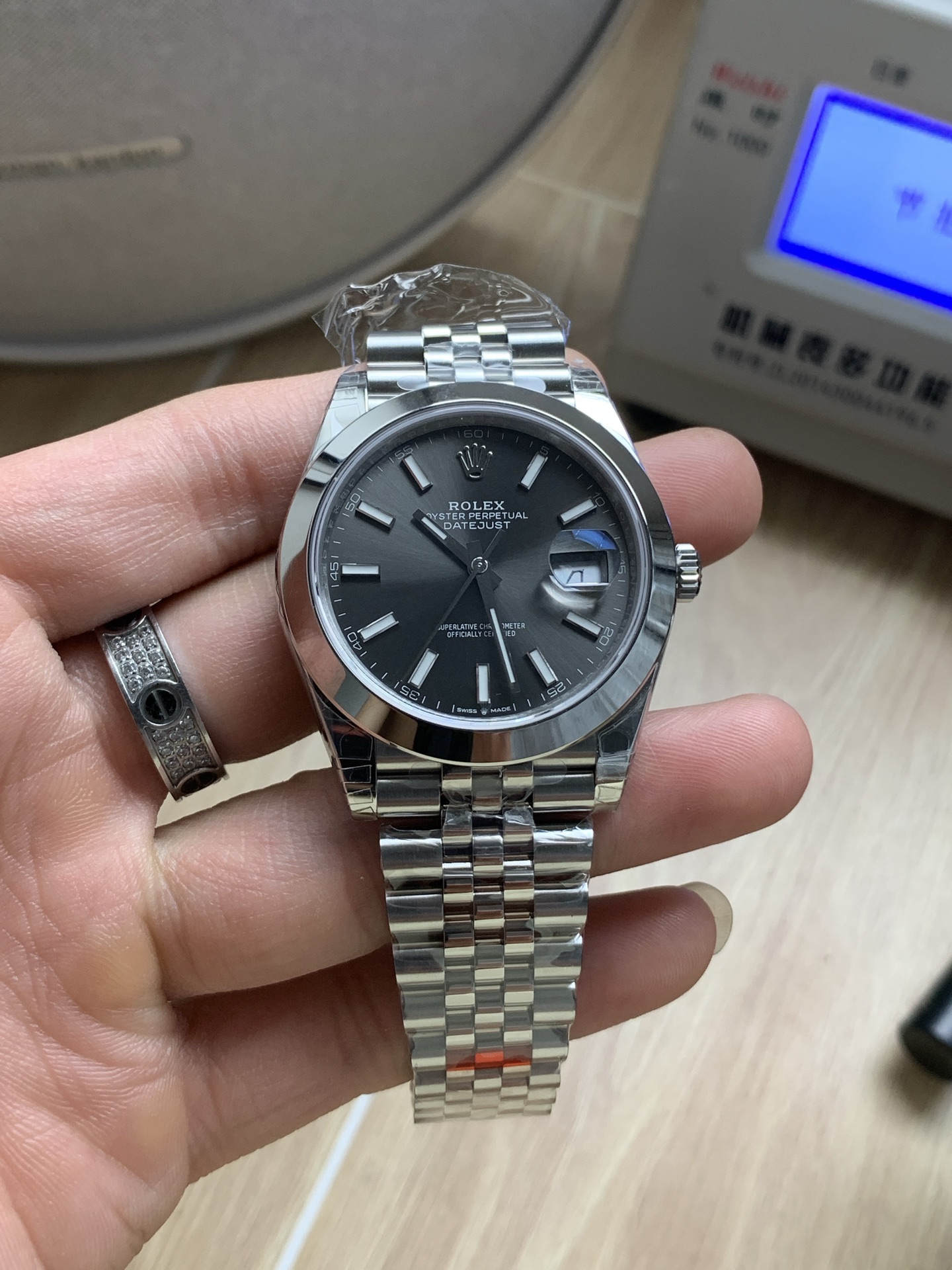 vsf-11823-ca2829889a-i1750764359572_3033_0_0-1 VS Factory Rolex Datejust 41mm Sunburst Slate Dial Smooth Bezel Jubilee Bracelet (126300) 1:1 Super Clone – DD3235 Movement - Image 1