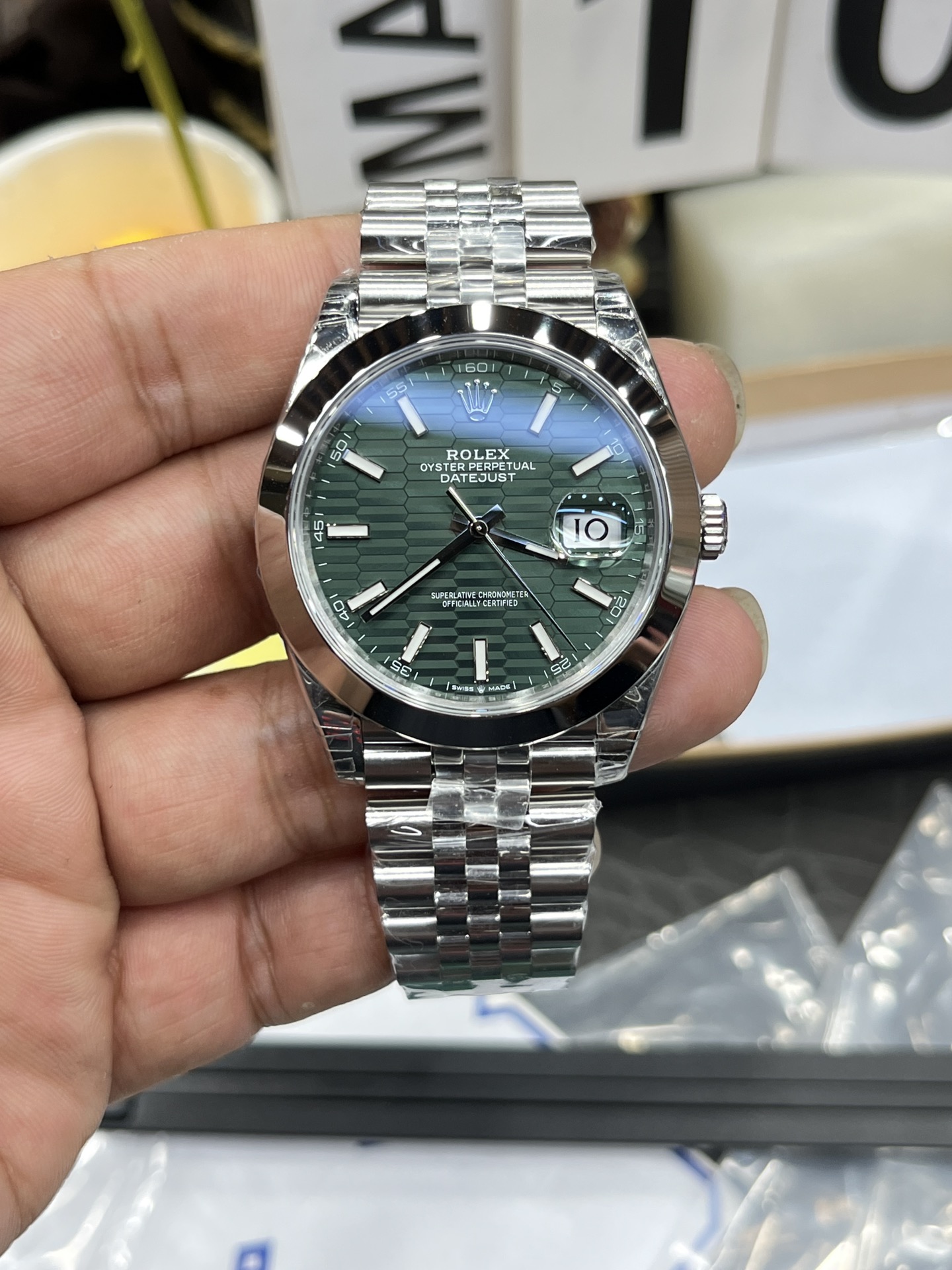 vsf-12016-13d4ae8242-i1715726420_2204_0-1 VS Factory Rolex Datejust 41mm Green Fluted Motif Dial Smooth Bezel Jubilee Bracelet (126300) 1:1 Super Clone – DD3235 Movement - Image 1