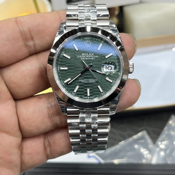 VS Factory Rolex Datejust 41mm Green Fluted Motif Dial Smooth Bezel Jubilee Bracelet (126300) 1:1 Super Clone – DD3235 Movement