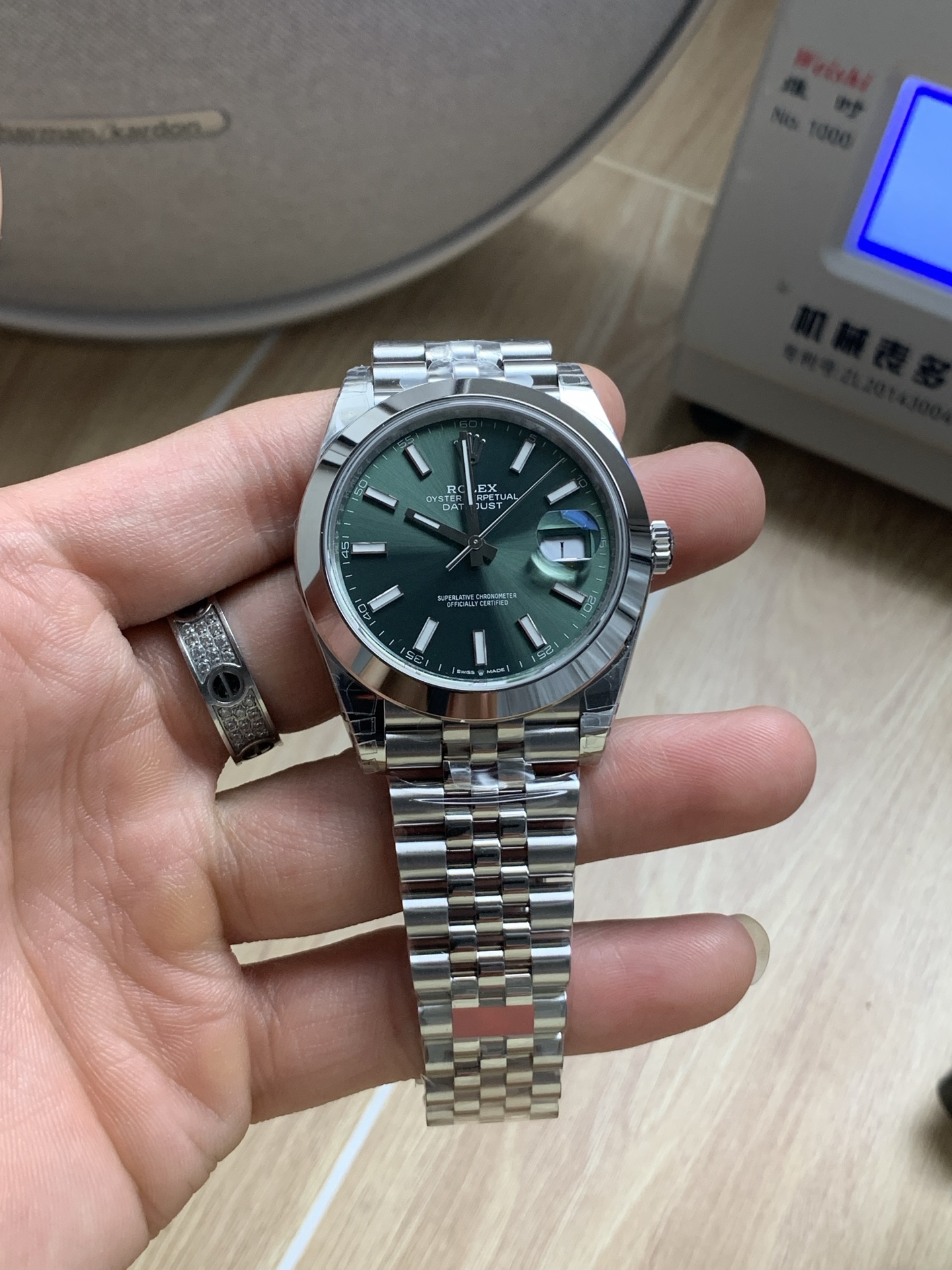 vsf-12037-9d2f5bd5ab-i1750763904695_3436_0_0-1 VS Factory Rolex Datejust 41mm Mint Green Sunburst Dial Smooth Bezel Jubilee Bracelet (126300) 1:1 Super Clone – DD3235 Movement - Image 1