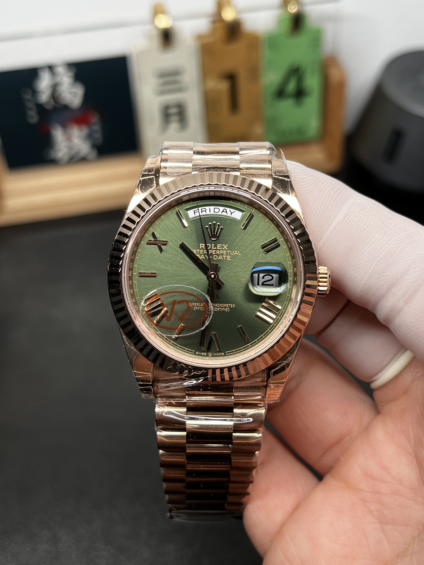 vsf-12343-cb53542854-i1773421013102_7869_0_0-1 VS Factory (V2) Rolex Day-Date 40mm Rose Gold Olive Green Sunburst Roman Dial Fluted Bezel President Bracelet (228235) 1:1 Super Clone – DD3255 Movement - Image 1