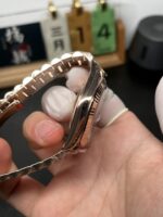 VS Factory (V2) Rolex Day-Date 40mm Rose Gold Olive Green Sunburst Roman Dial Fluted Bezel President Bracelet (228235) 1:1 Super Clone – DD3255 Movement - Image 6