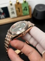 VS Factory (V2) Rolex Day-Date 40mm Rose Gold Olive Green Sunburst Roman Dial Fluted Bezel President Bracelet (228235) 1:1 Super Clone – DD3255 Movement - Image 4