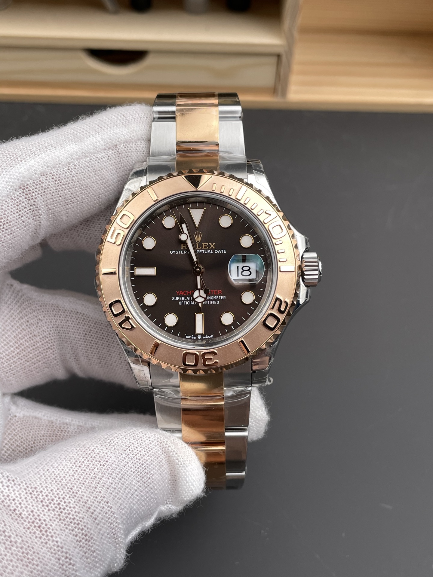 vsf-12419-1f0176e6e6-i1751307241814_5592_0_0-1 VS Factory Rolex Yacht-Master 40mm Two-Tone Rose Gold Chocolate Dial Rose Gold Bezel Oyster Bracelet (126621) 1:1 Super Clone – DD3235 Movement - Image 1
