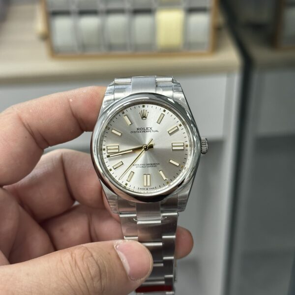 VS Factory Rolex Oyster Perpetual 41mm Silver Sunburst Dial (Gold Accents) Smooth Bezel Oyster Bracelet (124300) 1:1 Super Clone – DD3230 Movement