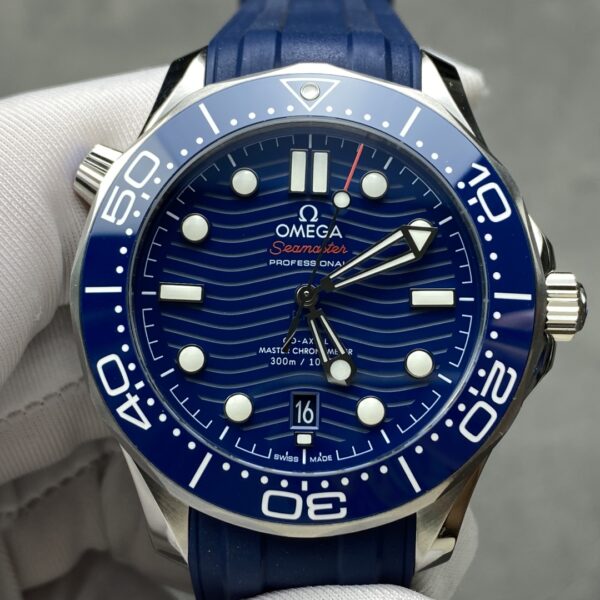 VS Factory Omega Seamaster Diver 300M 42mm Blue Wave Dial Blue Ceramic Bezel Blue Rubber Strap (210.32.42.20.03.001) 1:1 Super Clone – DD8800 Movement