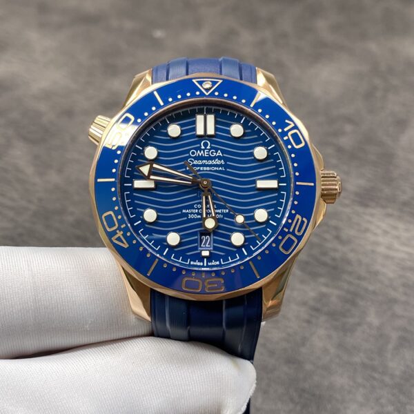 VS Factory Omega Seamaster Diver 300M 42mm 18K Sedna Gold Blue Wave Dial Blue Ceramic Bezel (210.62.42.20.03.001) 1:1 Super Clone – DD8800 Movement