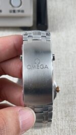 VS Factory Omega Seamaster Diver 300M 42mm Two-Tone 18K Sedna Gold Black Wave Dial (210.20.42.20.01.001) 1:1 Super Clone – DD8800 Movement - Image 6
