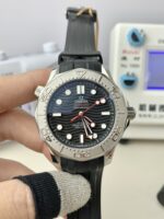 VS Factory Omega Seamaster Diver 300M 42mm “Nekton Edition” Titanium Bezel Black Rubber Strap (210.32.42.20.01.002) 1:1 Super Clone – DD8806 Movement