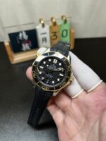 VS Factory Omega Seamaster Diver 300M 42mm Two-Tone Yellow Gold Black Dial (210.22.42.20.01.001) 1:1 Super Clone – DD8800 Movement - Image 3
