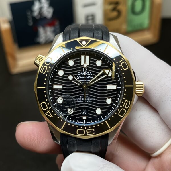 VS Factory Omega Seamaster Diver 300M 42mm Two-Tone Yellow Gold Black Dial (210.22.42.20.01.001) 1:1 Super Clone – DD8800 Movement