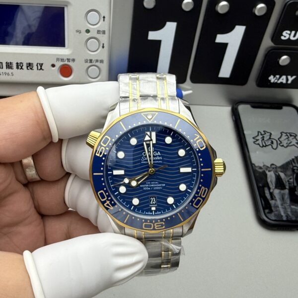 VS Factory Omega Seamaster Diver 300M 42mm Two-Tone Yellow Gold Blue Dial (210.20.42.20.03.001) 1:1 Super Clone -DD8800 Movement