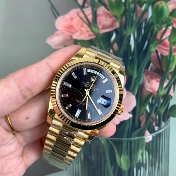 VS Factory Rolex Day-Date 40 Yellow Gold Black Baguette Diamond Dial (228238) V2 1:1 Super Clone – DD3255 Movement