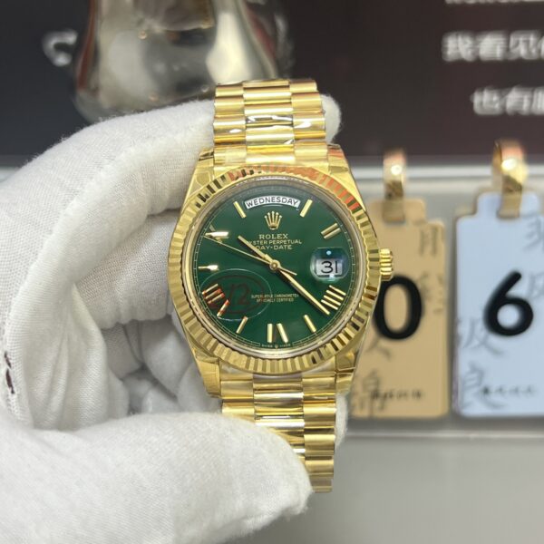 VS Factory Rolex Day-Date 40 Yellow Gold Green Roman Dial (228238) V2 1:1 Super Clone – DD3255 Movement