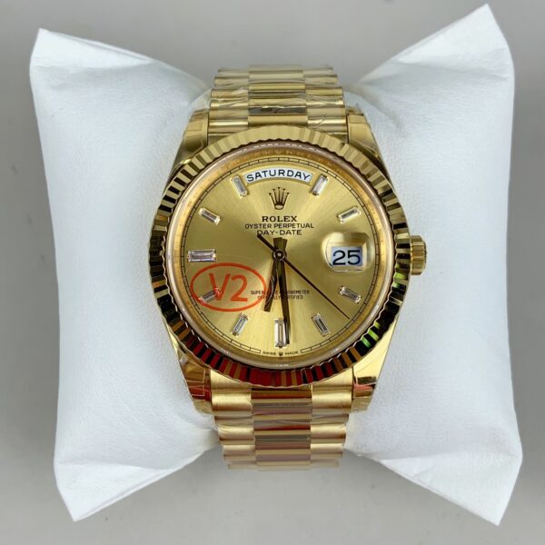 VS Factory Rolex Day-Date 40 Yellow Gold Champagne Baguette Diamond Dial (228238) V2 1:1 Super Clone – DD3255 Movement