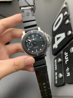 VS Factory Panerai Submersible 42mm Black Ceramic Bezel PAM00683 1:1 Super Clone – DDP.900 Movement - Image 4