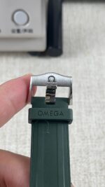 VS Factory Omega Seamaster Diver 300M “Seaweed Green” (210.32.42.20.10.001) 1:1 Super Clone – DD8800 Movement - Image 7