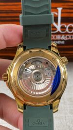 VS Factory Omega Seamaster Diver 300M “Green & Gold” (210.62.42.20.10.001) 1:1 Super Clone – DD8800 Movement - Image 7