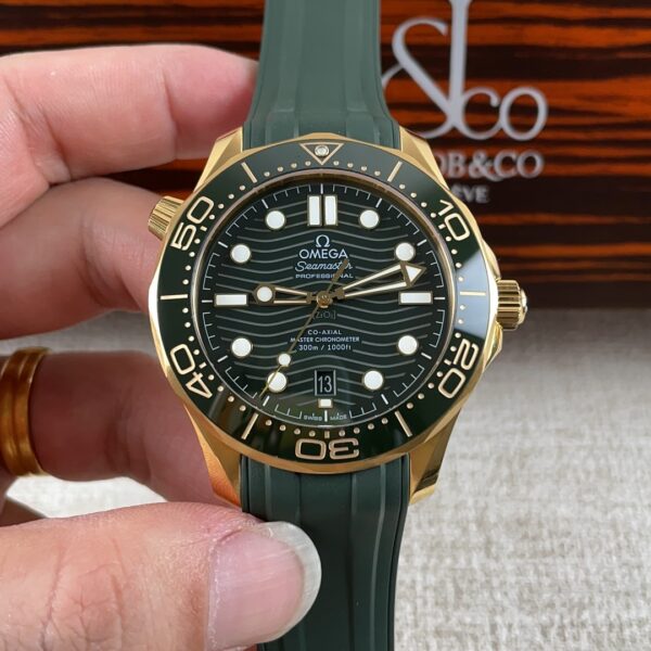 VS Factory Omega Seamaster Diver 300M “Green & Gold” (210.62.42.20.10.001) 1:1 Super Clone – DD8800 Movement